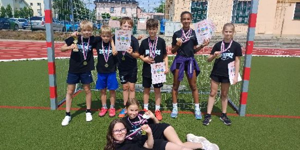 Mistryně a vicemistři Vyškovska v atletickém trojboji družstev